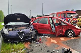 Alfa romeo i citroen roztrzaskały się pod Tarnowem. Dwójka dzieci trafiła do szpitala