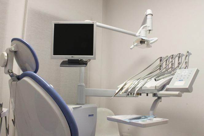 Koronawirus: Gabinety stomatologiczne w Białymstoku. Gdzie jest otwarty dentysta?