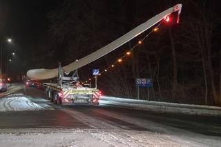 Wiatraki jadą na farmę wiatrową na Śląsku