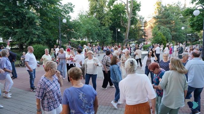 Potańcówka pod chmurką