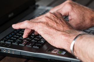 Oszukani na akcje spółki skarbu państwa. 73-latka z kościańskiego straciła ponad 100 tys. złotych!
