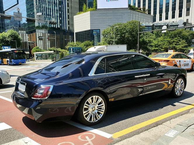Tomasz Hajto w luksusowym Rolls-Royce