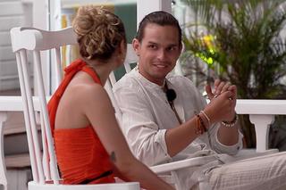 Wielu uważa go za narcyza, który ma nieodpowiednie podejście do swoich partnerek. 