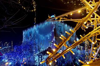 Najbardziej oświetlony dom w Polsce jest w Bydgoszczy. Za tymi świątecznymi lampkami stoi wzruszająca historia