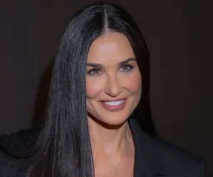 Demi Moore pozuje z wnuczką w bikini. Zachwyciła sylwetką