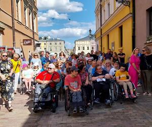 Odsłonięcie tablicy Krzesimira Dębskiego w Zamojskiej Alei Sław