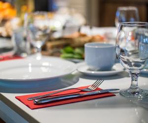 Rzeszów. Zbiorowe zatrucie w jednej z restauracji. Siedem osób w szpitalu!