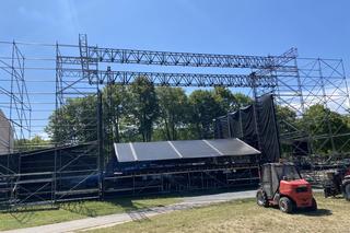 Kortowo zamienia się w festiwalowe miasteczko. Scena główna już prawie gotowa. Zobacz zdjęcia