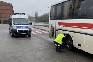 Akcja Bezpieczne ferie. Policja kontroluje autokary wiozące dzieci na zimowy wypoczynek