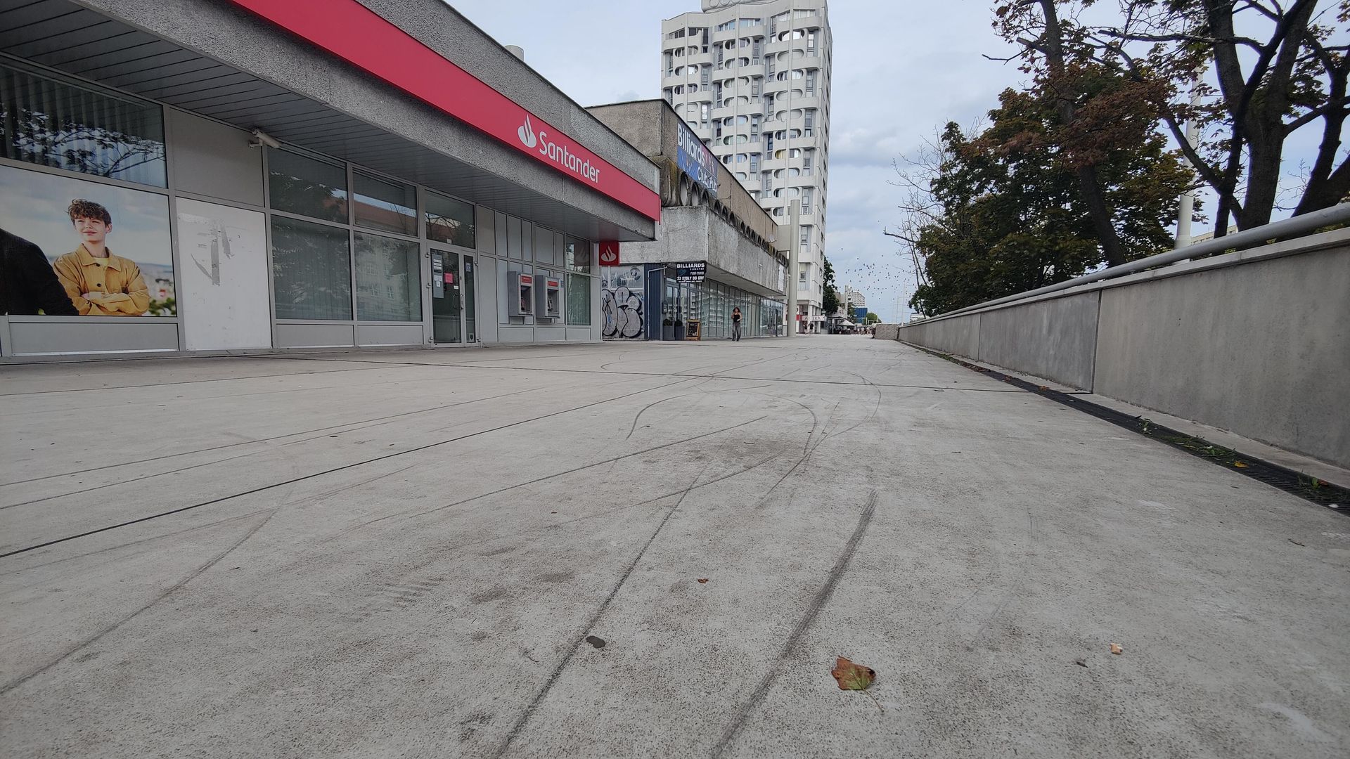 Remont esplanady przy Sedesowcach we Wrocławiu