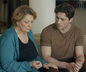 Barwy szczęścia odc. 3201. Józefina Rawiczowa (Elżbieta Jarosik), Cezary (Marcel Opaliński)