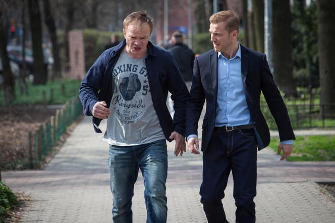 To nie koniec świata 2 sezon odc. 25. Darek (Eryk Lubos), Paweł (Krystian Wieczorek)