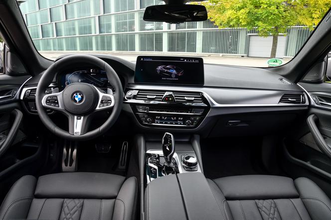 (2021) BMW 545e xDrive PHEV