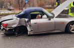 Roztrzaskał sportowe auto na latarni! Ogromny wypadek na Grochowie