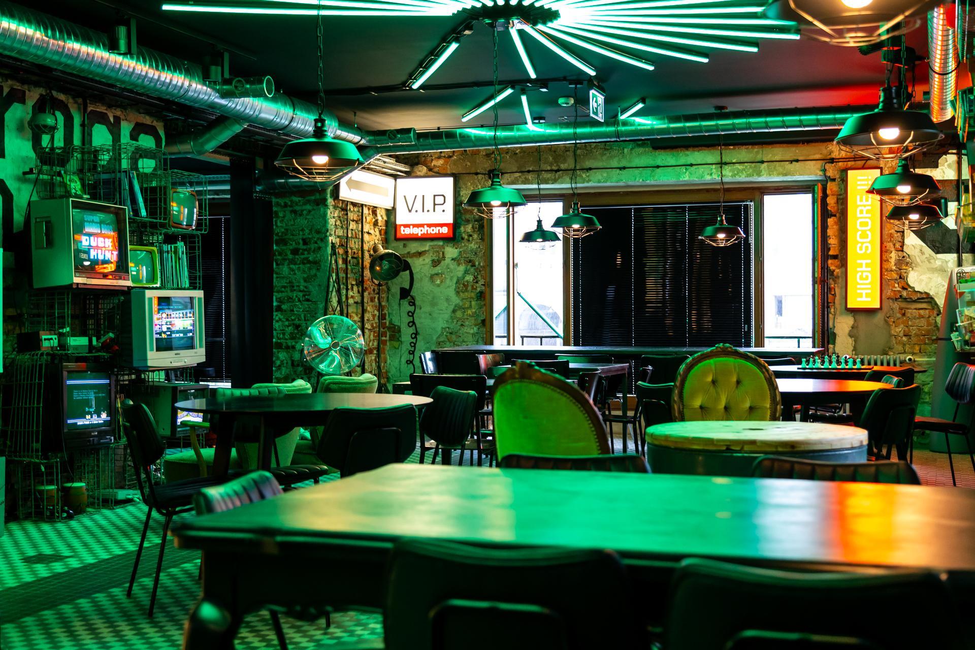 Pub H.4.0.S. Warszawa – widok w stronę okna