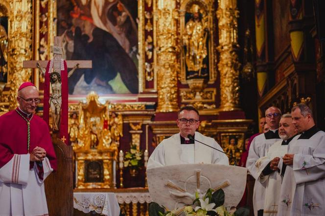 Kanoniczne objęcie diecezji sosnowieckiej przez bp. Artura Ważnego. "Dał się poznać jako odważny"