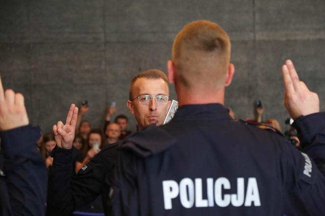 Nowych policjantów ma Małopolska. Teraz czeka ich szkolenie, a potem praca w terenie