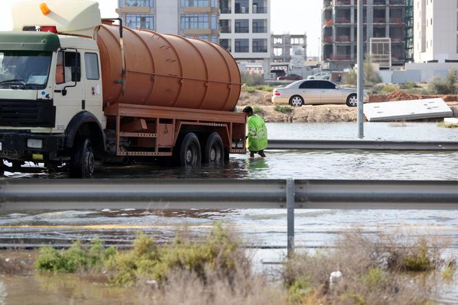 Powódź w Dubaju wywołana sztucznie przez człowieka?! Wiadomo, kto mógł to zrobić