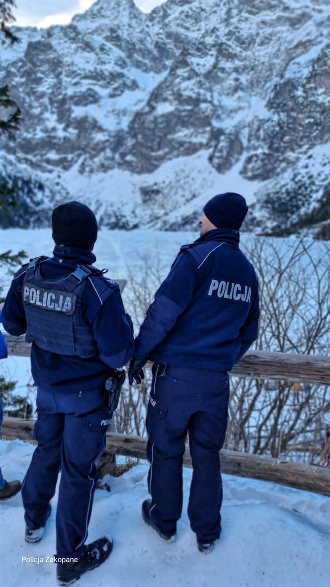 Turyści znad Morskiego Oka proszą się o kłopoty! Musiała interweniować policja [ZDJĘCIA].