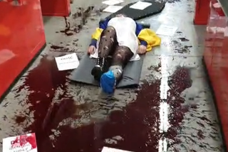 Monika leżała w kałuży krwi między kasami. Wstrząsający protest w rosyjskim sklepie w Jaworznie