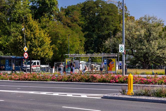 Efekty remontu pl. Na Rozdrożu w Warszawie