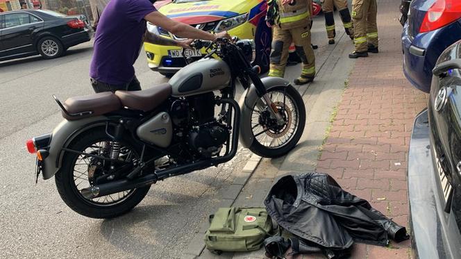 Kolejny wypadek motocyklisty w stolicy. Kierowca jednośladu wymusił pierwszeństwo
