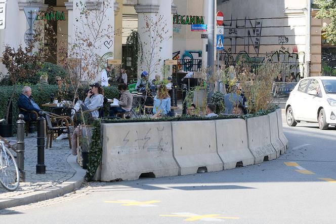 Zwężone ulice na placu zbawiciela