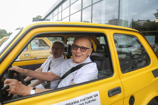 92-letni Sobiesław Zasada znowu za kółkiem. Wybrał się... „Maluchem” do Turynu!