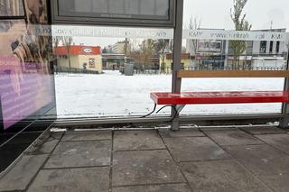 Pierwszy podgrzewany przystanek w Krakowie został zdemolowany. Jest oświadczenie firmy [ZDJĘCIA]