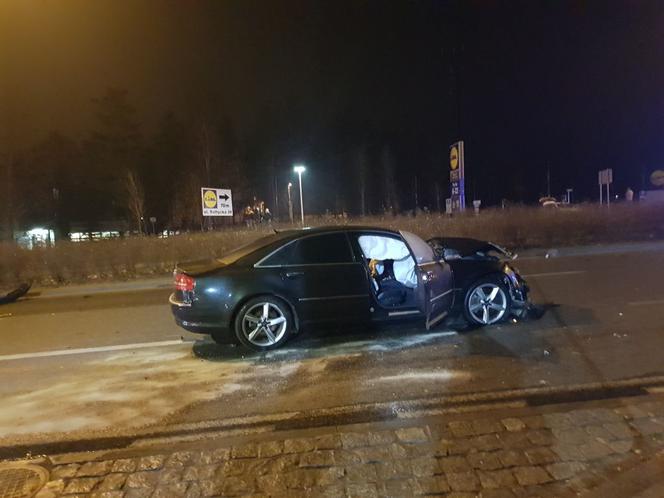 Dwie osoby zginęły w wypadku w Olsztynie. W czwartek 11 listopada na skrzyżowaniu ulic Bałtyckiej i Rybaki zderzyły się audi A6 i A8