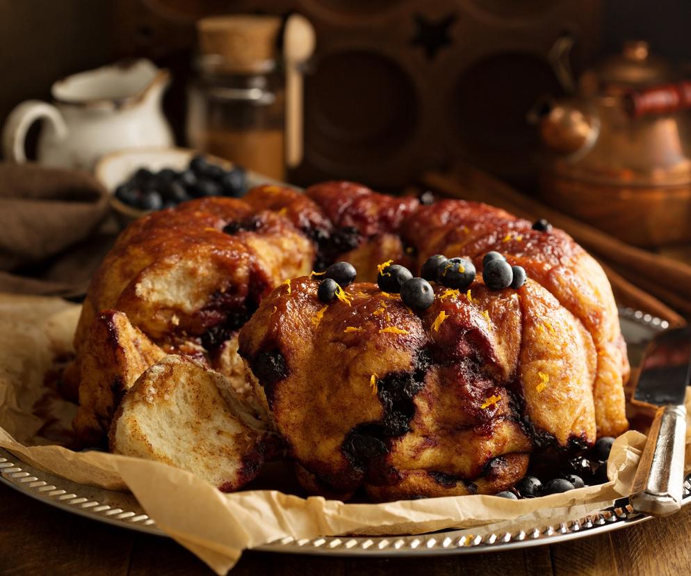 Babka drożdżowa z jagodami