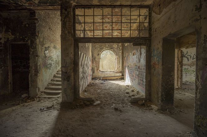 Otwock. Opuszczony Zaklad dla Nerwowo i Psychicznie Chorych Zydow Zofiowka