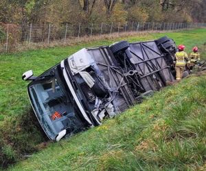   Poważny wypadek na A4. Dachował autobus. Ranna jedna osoba