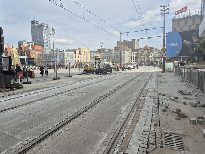 Tramwaje wróciły na Rynek w Katowicach. A to wciąż plac budowy