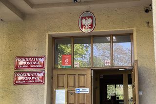 Atak nożownika w szpitalu. Podejrzany 35-latek doprowadzony do prokuratury