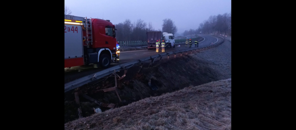 Tir rozbił się na Zakopiance. Gigantyczne utrudnienia w ruchu