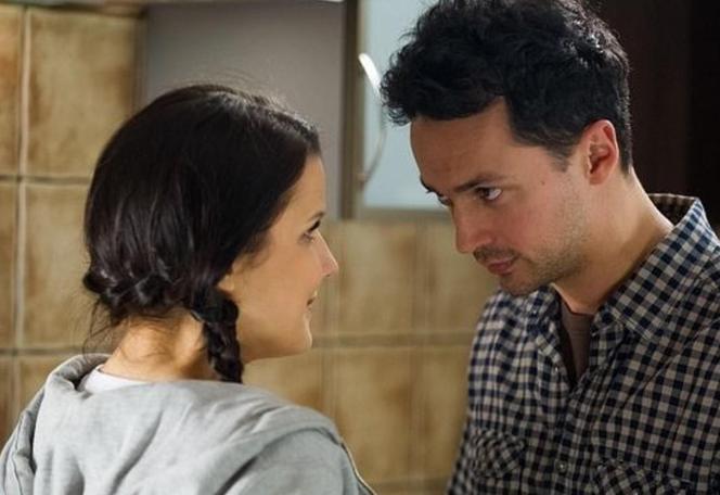 Na Wspólnej. Marta (Joanna Jabłczyńska), Paweł (Rafał Cieszyński)