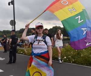 VI Toruński Marsz Równości. Przeciwnicy modlili się w centrum