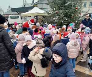 Na rynku w Mordach stanęła choinka