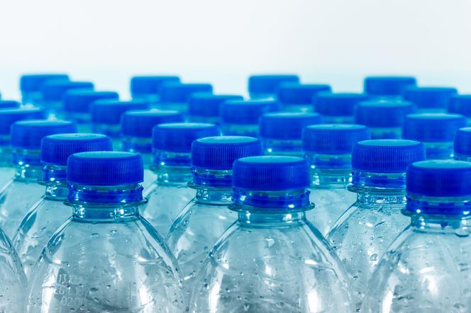 Płyny w plastikowych butelkach