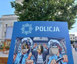 Policjanci świętowali na Rynku w Lesznie. Był uroczysty apel i piknik