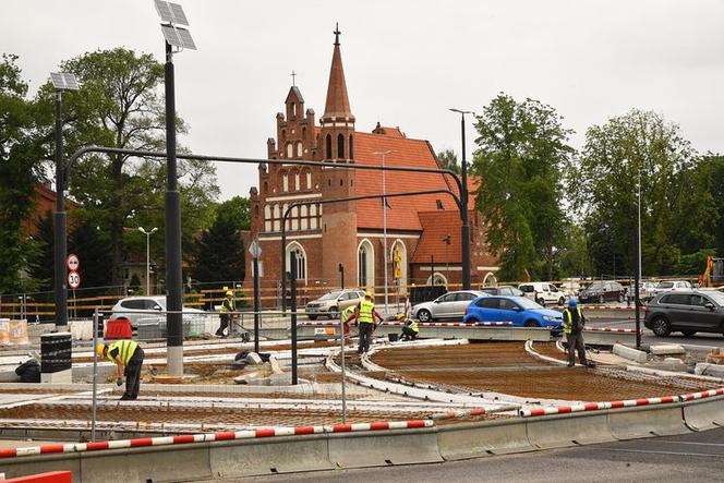 Trwa remont ulicy Kujawskiej. Drogowcy łączą tory