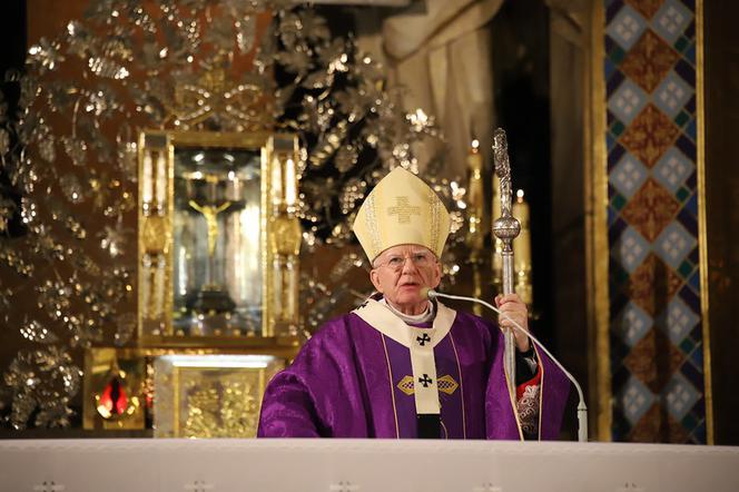 Abp Marek Jędraszewski: Zło rozpoczyna się od obojętności na los drugiego człowieka