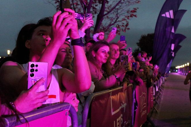 Tłumy wyszły w nocy na ulice. Ludzie klaskali, okrzykom nie było końca