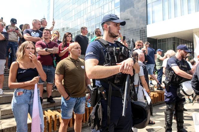 Protest przeciwko imigrantom.Tysiące kibiciów na ulicach Katowic