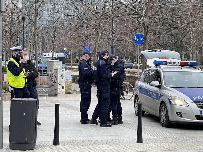 Staranował hulajnogę, uciekł i wrócił. Wypadek w samym centrum Warszawy 