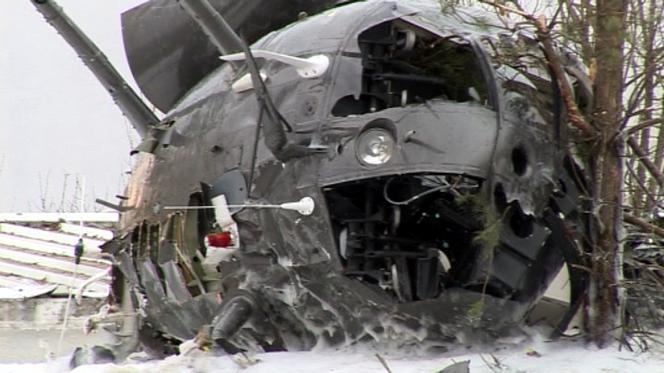 Prywatny helikopter runął na ziemię. Dwie osoby ranne.