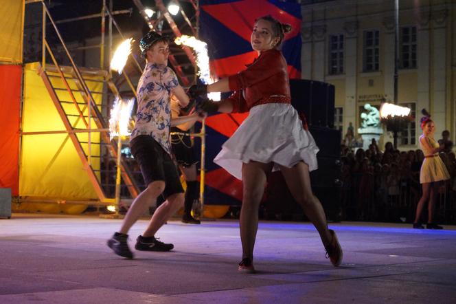 Festiwal Pozytywka 2022. Tłumy bydgoszczan na pokazie ognistej żonglerki! [ZDJĘCIA]