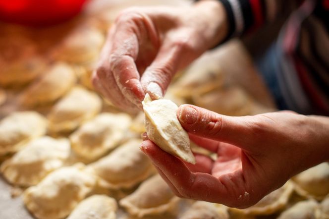 Tradycyjna kuchnia polska w zdrowszej wersji. Jak jeść pierogi i dbać o zdrowie?