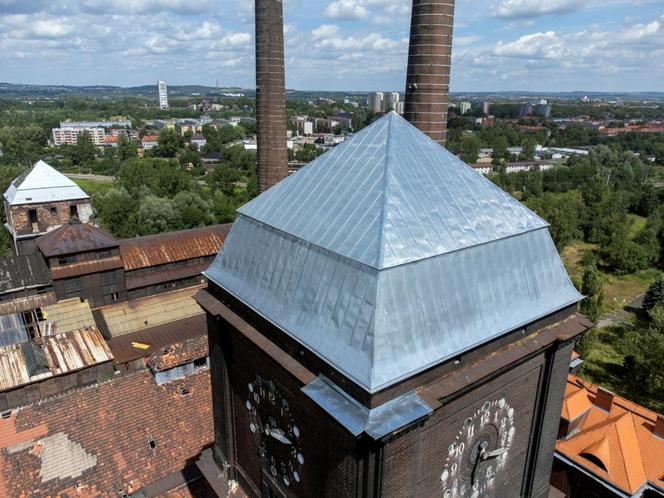 Nowy dach wieży wodno-zegarowej w EC Szombierki w Bytomiu